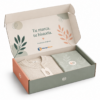 Caja personalizada con productos en el interior Caja personalizada abierta con productos en el interior 39x28,5x10 cm