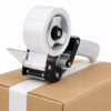 Precinto blanco adhesivo 66 metros x 48 mm con dispensador cerrando caja