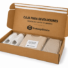 Caja para Devoluciones Ecommerce 63x34x14 cm con Productos Caja para devoluciones ecommerce 63x34x14 cm con ropa y calzado para devolución