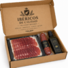 Caja gourmet abierta para ibéricos y embutidos 40x34,5x13,5 cm Caja para ibéricos y embutidos 40x34,5x13,5 cm abierta con jamón loncheado, chorizo ibérico y aceite gourmet
